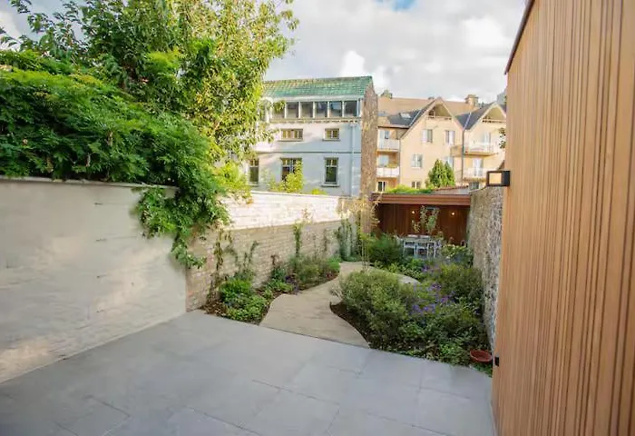 Blossom & Bloom - 3Br House With Garden Near Centre